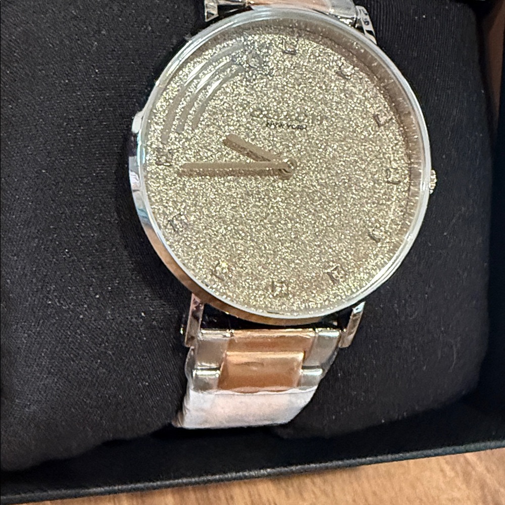 NWTCoach Silver Sparkle Dial Watch - Picture 2 of 6